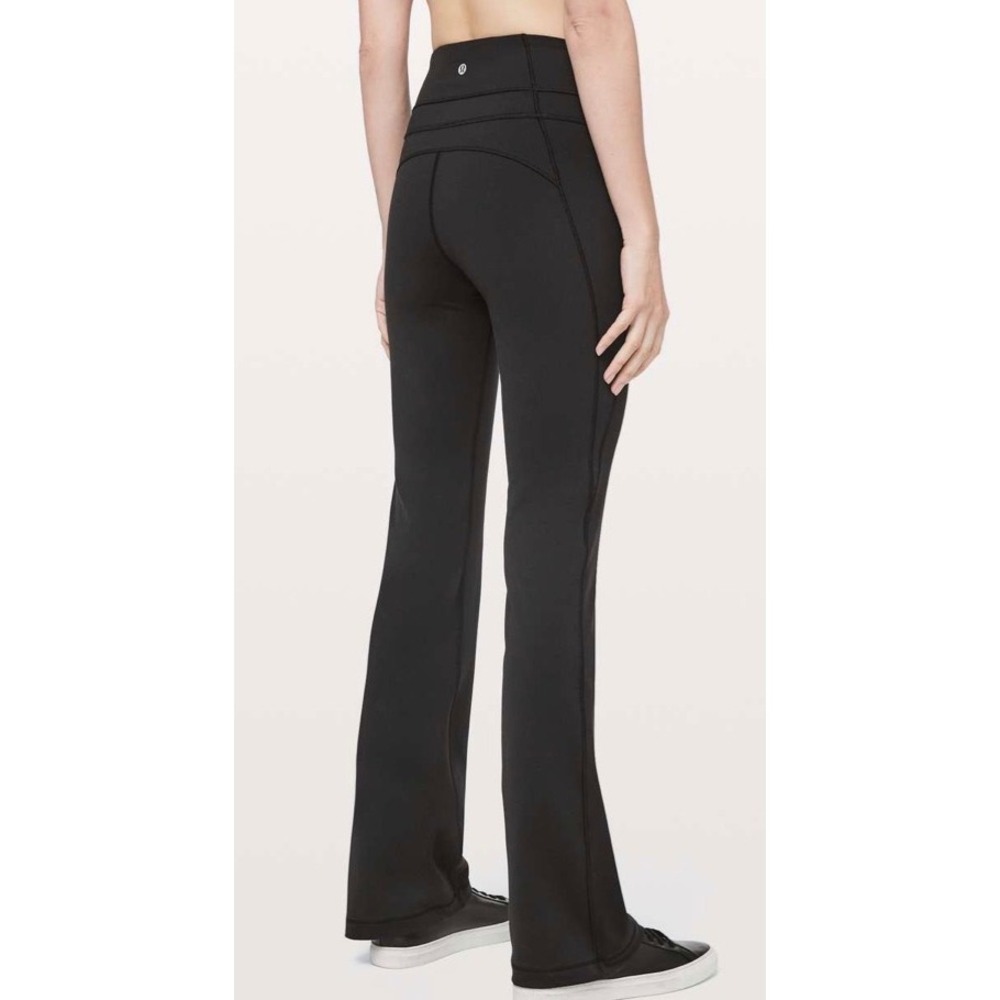 Lululemon Groove Pant Bootcut 32"
Black - Size 4
